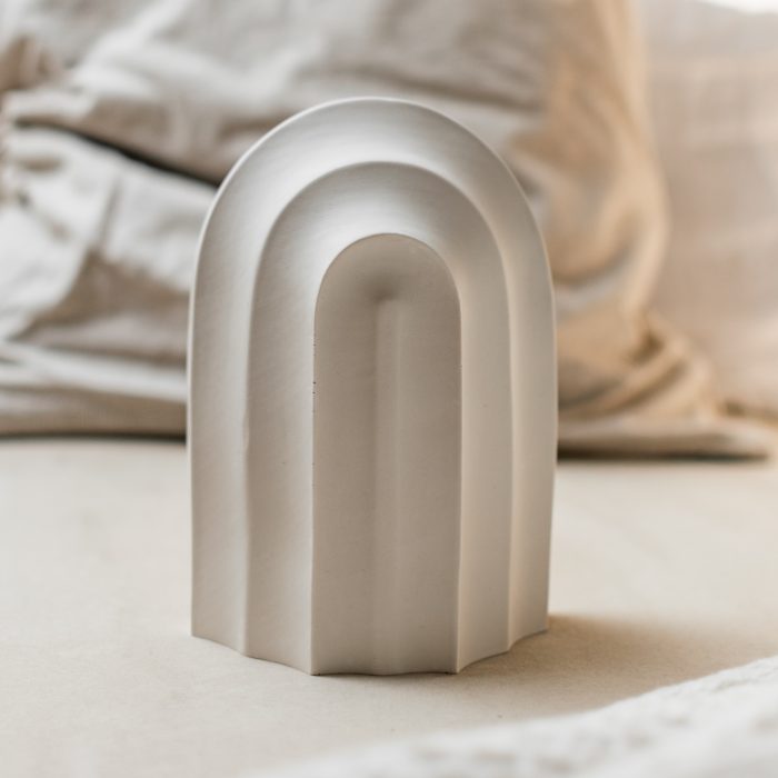 the serif home the belle bookend buchstütze vorderansicht