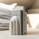 the serif home the belle bookend buchstütze mit büchern