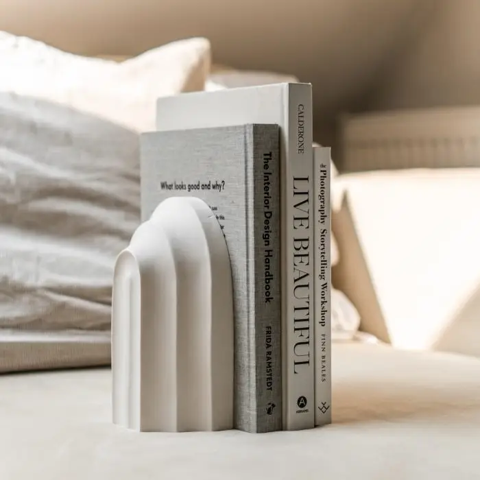 the serif home the belle bookend buchstütze mit büchern
