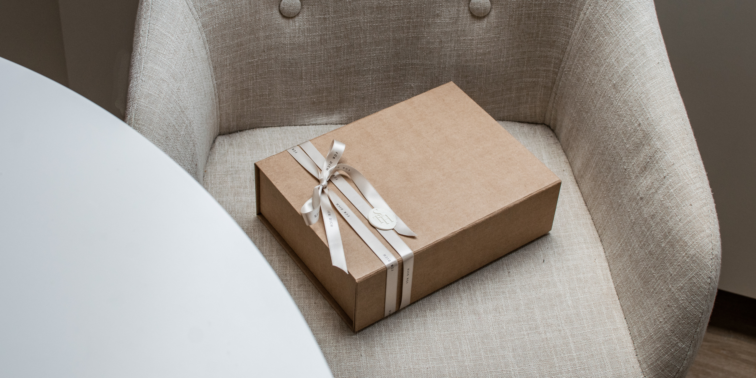 theserifhome-thejoyofgiving-herobild-3