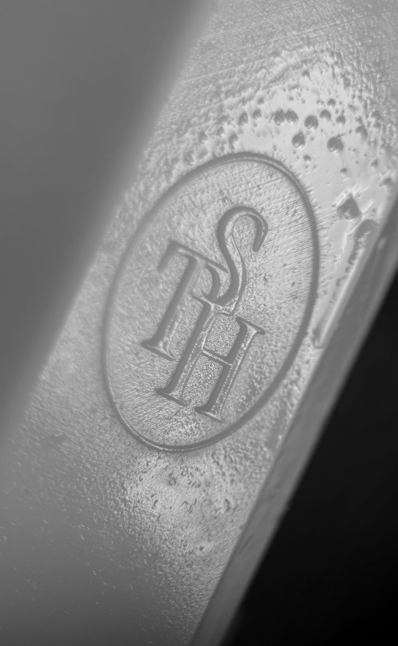 theserifhome-der-audrey-stiftehalter-blogbeitrag-emblem-textur